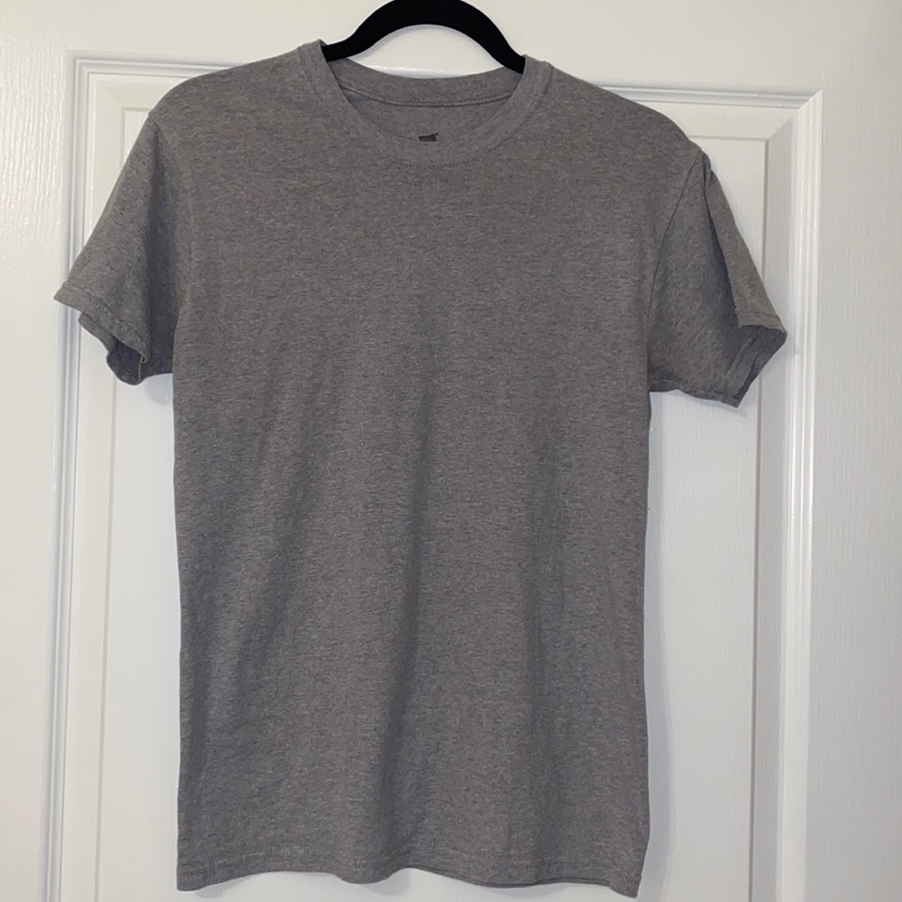 Hanes Grey T-shirt, size small, 75% Cotton 25% Polyester.